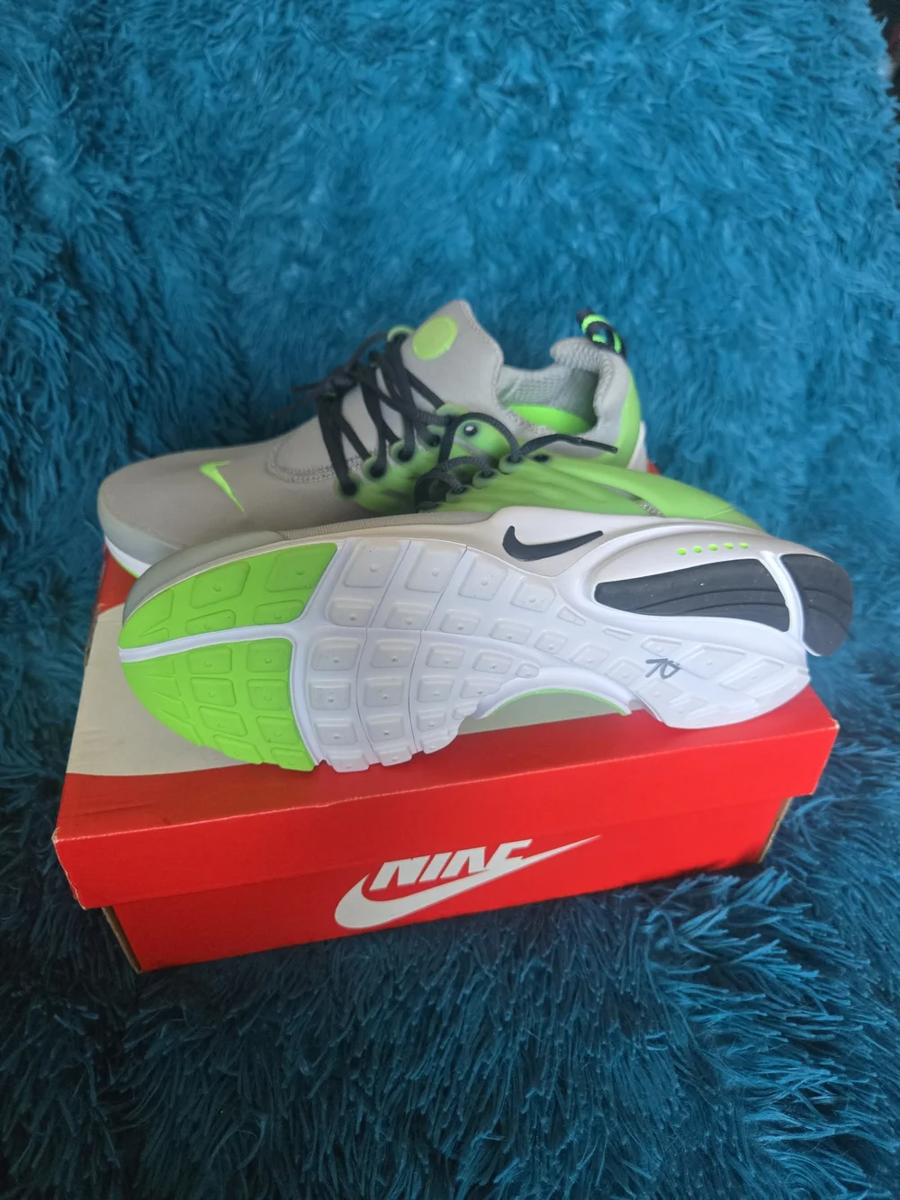 Nike Presto Grey and Neon Green Sneakers